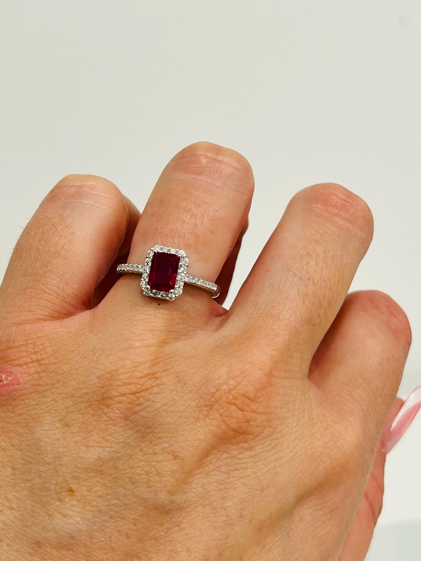 Anello solitario Carolina fucsia