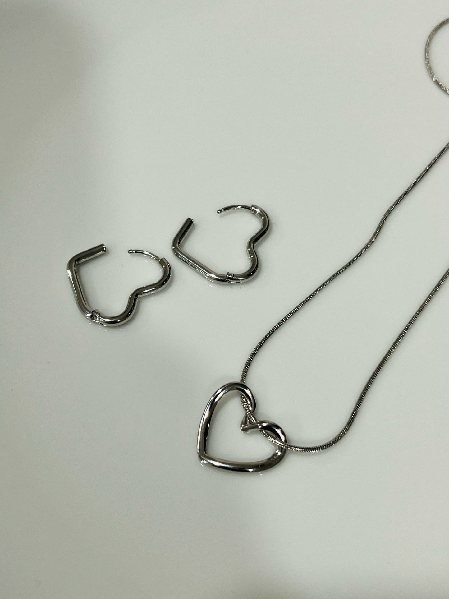 Set collana Priscilla e orecchini a forma di cuore Carla